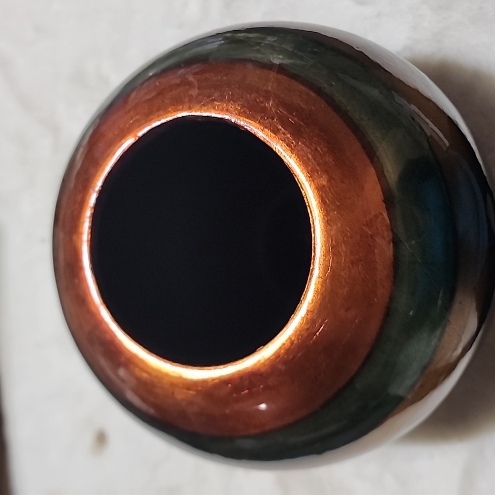 VINTAGE  HAND BLOWN GLASS VASE. - Picture 4 of 4